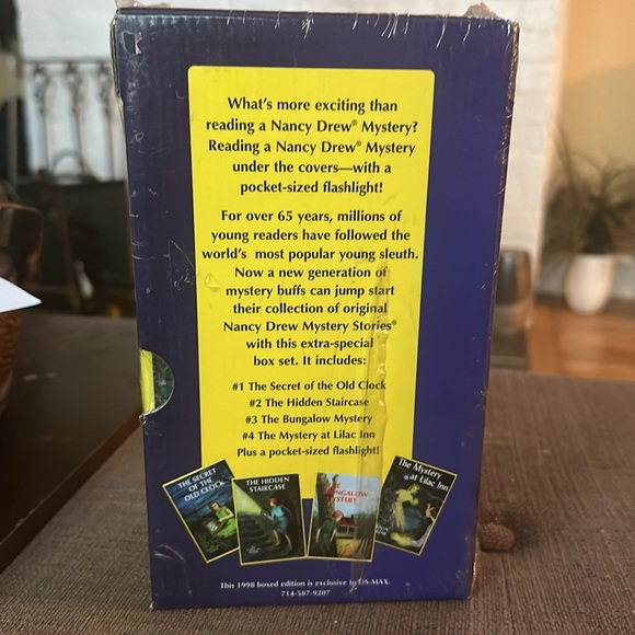 Nancy Drew Gift Set by Carolyn Keene - Picture 3 of 5